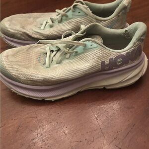 Hokas